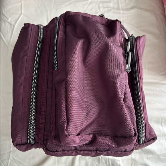 Lug Wine colored Carry On Bag new without tags, never used - Picture 5 of 10